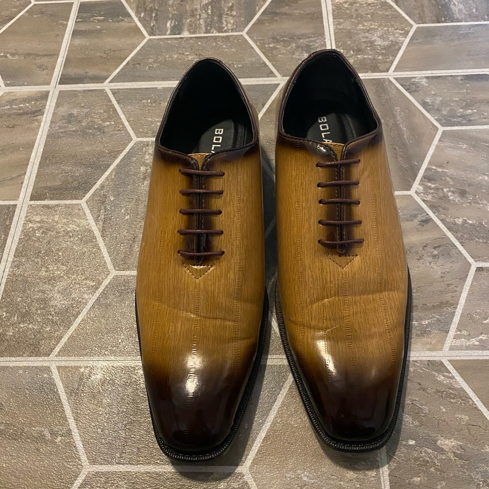Men’s 10.5 Bolano dress shoes
